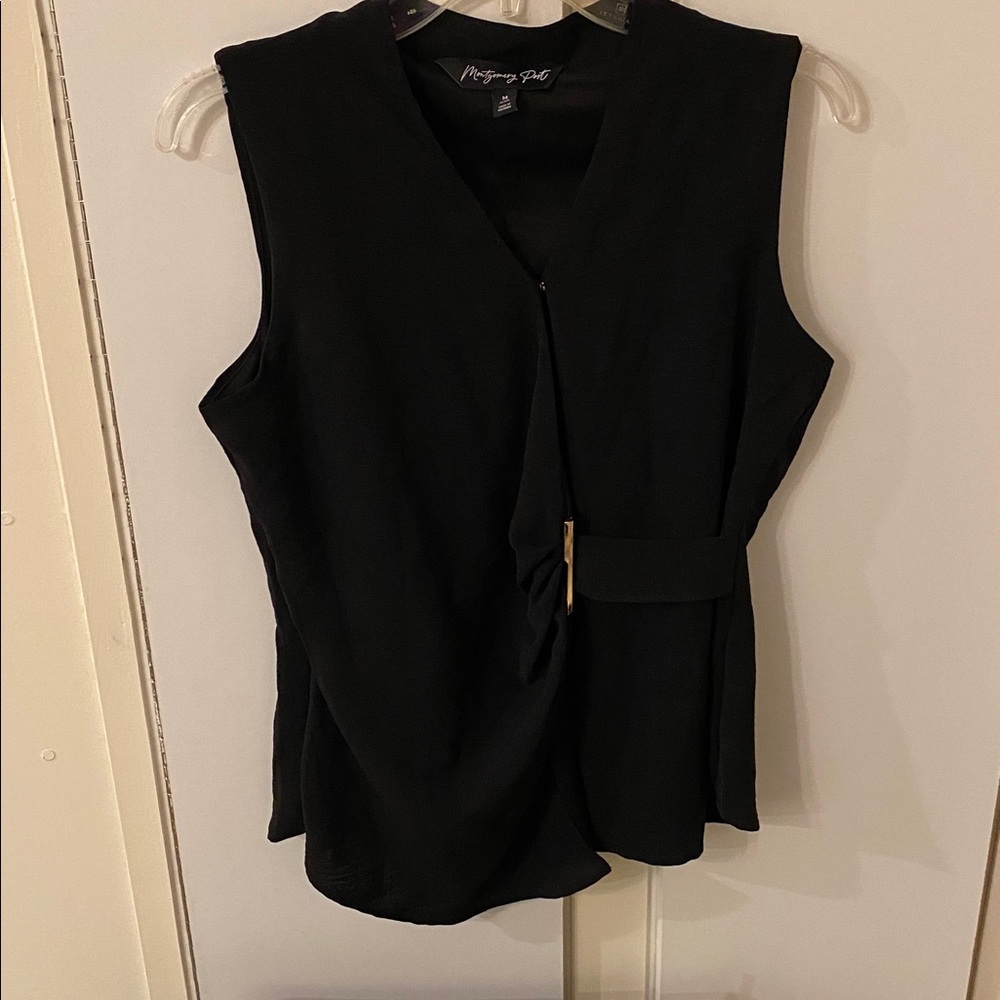 Black Montgomery Post top